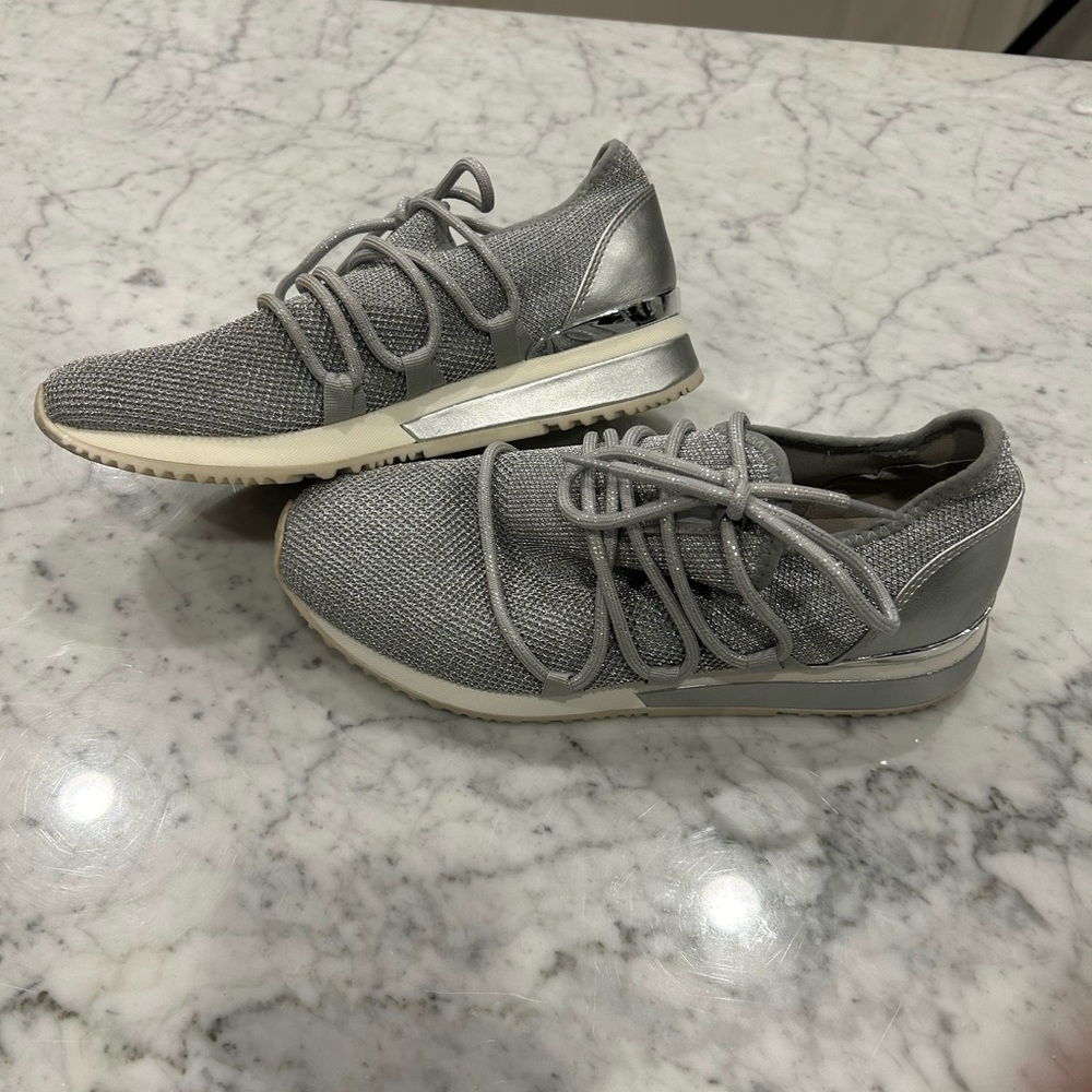 Urban sport by J slides women’s metallic silver slip on sneaker women’s 8. EUC - Picture 4 of 6